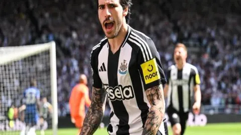 皇马力挽狂澜，对决切尔西：欧冠巅峰对决，安切洛蒂妙策稳固防线！